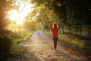 walking chození je také fitness cvičení a aktivita