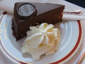 Sacher dort